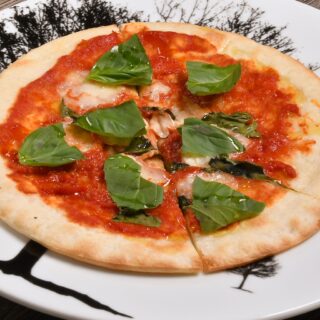 イタリアンな食事でお祝い そんなシーン…