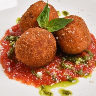 【ライスコロッケ】🧀 揚げたての衣はサク…