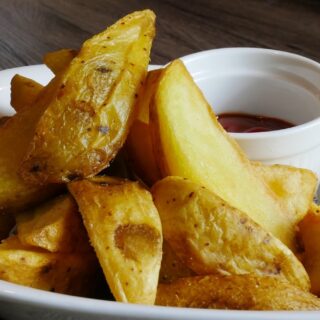 12月の夜は気持ちも街並みもキラキラ JR…